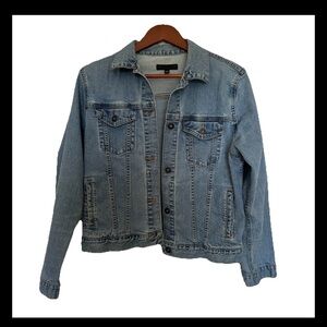 Uniqlo Light Wash Denim Jacket Classic Trucker Distressed Jean Jacket L